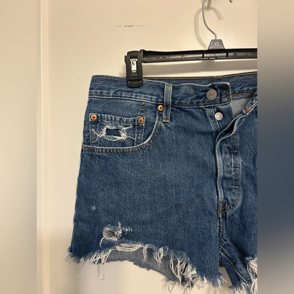 Vintage Levi’s 501 Shorts - Picture 3 of 11